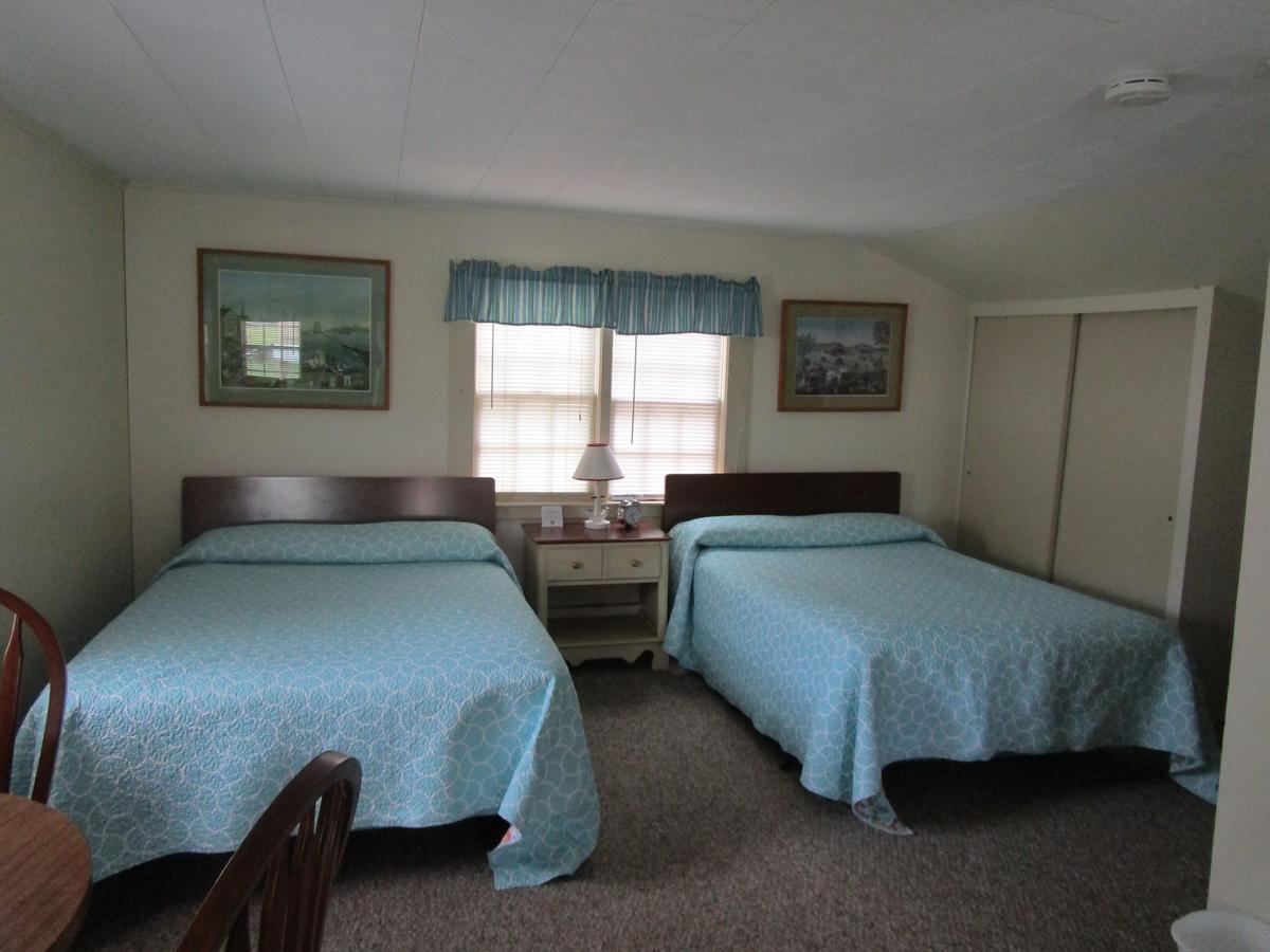 Shea'S Riverside Inn & Motel Essex Exterior foto